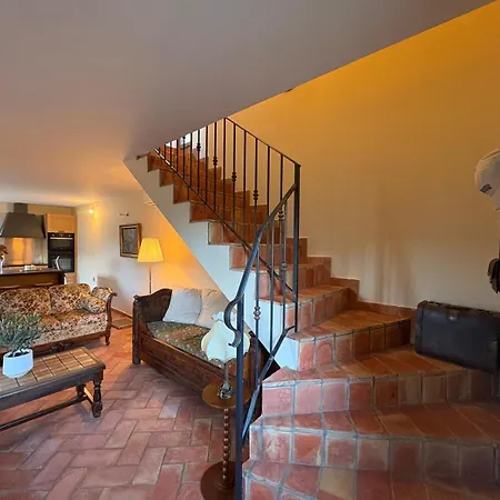 Maison De Campagne, Deux Chambres, Vue Sur Les Montagnes